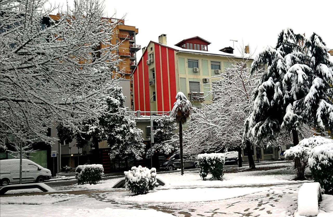 Central Loft Tiranë Eksteriør bilde